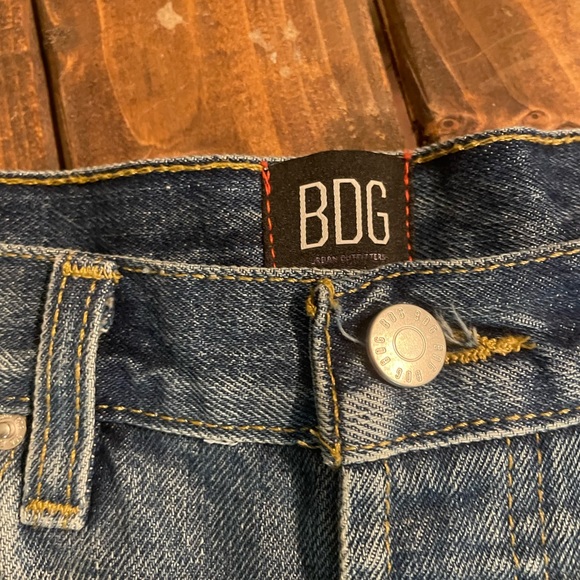 BDG Urban Outfitters Jean shorts | boyfriend Low-rise| frayed bottoms | - Picture 3 of 7